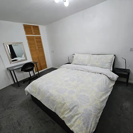 Entire Rental, Easy Reach To Etihad Stadium-3
