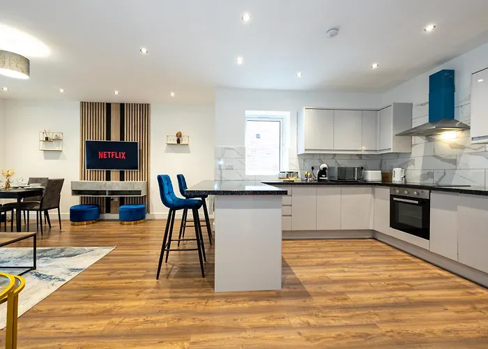 Vibrant 2Br Apartment In Chorlton, Free Parking